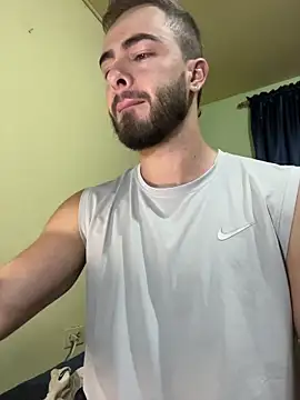 Snapshot of MaxDell chatting on 12.05.25 MaxDell online show from 12.05.25