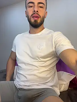 Snapshot of MaxDell chatting on 03.05.26 MaxDell online show from 03.05.26