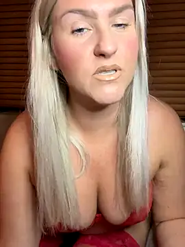 Snapshot of Charleigh_xx chatting on 09.21.25 Charleigh xx online show from 09.21.25