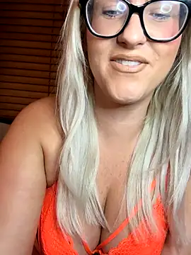 Snapshot of Charleigh_xx chatting on 09.29.25 Charleigh xx online show from 09.29.25