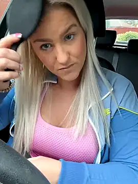 Snapshot of Charleigh_xx chatting on 10.02.25 Charleigh xx online show from 10.02.25