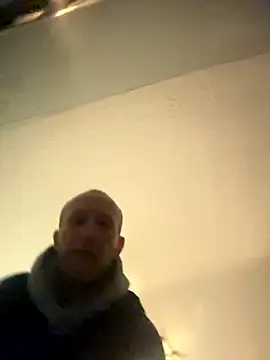 Snapshot of StudL chatting on 10.28.25 StudL online show from 10.28.25