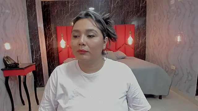 Snapshot of LatinaHoleQueen chatting on 07.17.26 LatinaHoleQueen online show from 07.17.26