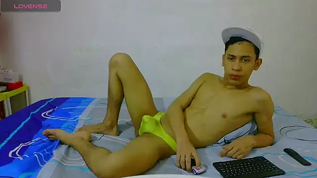 Snapshot of dylan_apol0 chatting on 04.12.26 dylan apol0 online show from 04.12.26