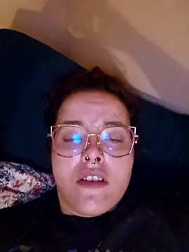 nuttiebuddy1 online show from 09.18.25