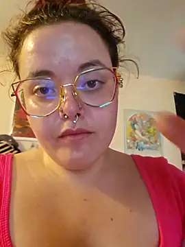 Snapshot of nuttiebuddy1 chatting on 09.19.25 nuttiebuddy1 online show from 09.19.25