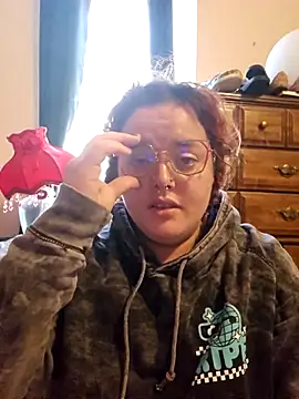 nuttiebuddy1 online show from 10.04.25