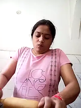 Snapshot of Trisha_71 chatting on 09.11.25 Trisha 71 online show from 09.11.25