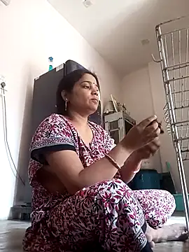 Snapshot of Trisha_71 chatting on 10.16.25 Trisha 71 online show from 10.16.25