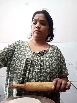 Snapshot of Trisha_71 chatting on 10.30.25 Trisha 71 online show from 10.30.25