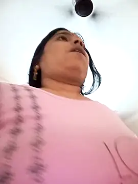 Snapshot of Trisha_71 chatting on 10.31.25 Trisha 71 online show from 10.31.25