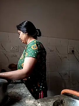 Snapshot of Trisha_71 chatting on 11.02.25 Trisha 71 online show from 11.02.25