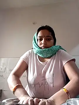 Snapshot of Trisha_71 chatting on 11.17.25 Trisha 71 online show from 11.17.25