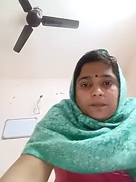 Snapshot of Trisha_71 chatting on 11.18.25 Trisha 71 online show from 11.18.25