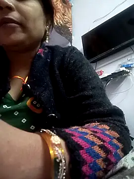 Snapshot of Trisha_71 chatting on 11.29.25 Trisha 71 online show from 11.29.25