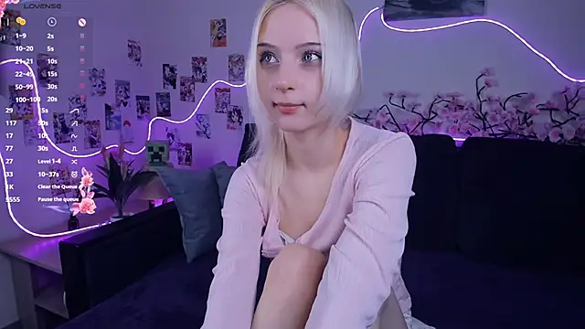 Snapshot of Megan--chan chatting on 11.20.25 Megan--chan online show from 11.20.25