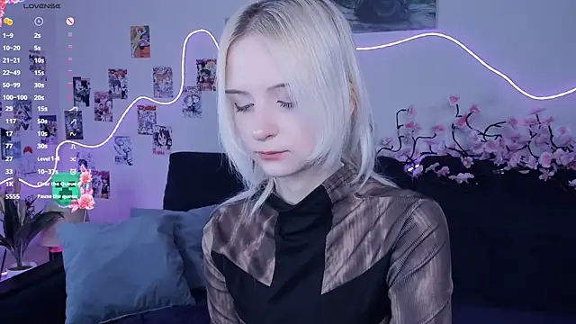 Snapshot of Megan--chan chatting on 12.14.25 Megan--chan online show from 12.14.25