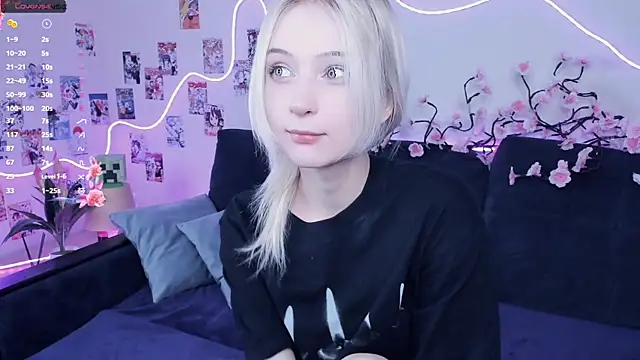 Snapshot of Megan--chan chatting on 01.09.26 Megan--chan online show from 01.09.26