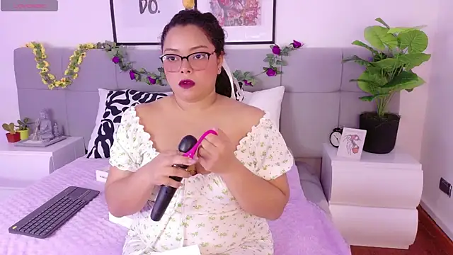 Snapshot of Alanaa_Gomez chatting on 09.18.25 Alanaa Gomez online show from 09.18.25