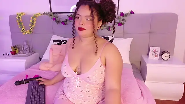 Snapshot of Alanaa_Gomez chatting on 10.03.25 Alanaa Gomez online show from 10.03.25
