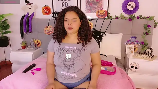 Snapshot of Alanaa_Gomez chatting on 10.08.25 Alanaa Gomez online show from 10.08.25