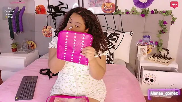 Snapshot of Alanaa_Gomez chatting on 10.09.25 Alanaa Gomez online show from 10.09.25