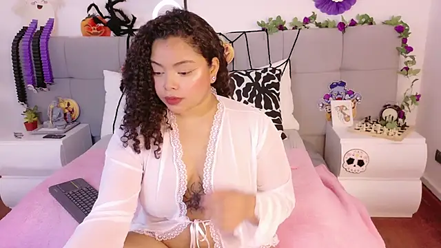 Snapshot of Alanaa_Gomez chatting on 10.12.25 Alanaa Gomez online show from 10.12.25