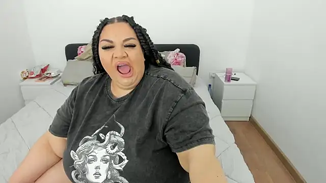 Snapshot of EvvaBBW chatting on 11.25.25 EvvaBBW online show from 11.25.25