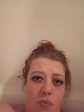 Snapshot of Eat_at_mels chatting on 12.20.25 Eat at mels online show from 12.20.25