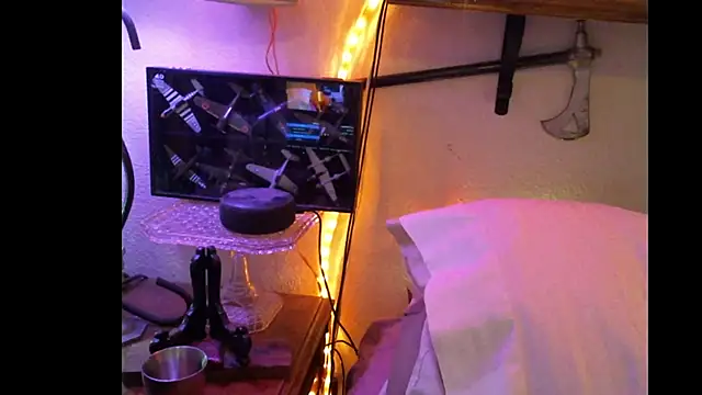 Pussyeat2please online show from 11.16.25