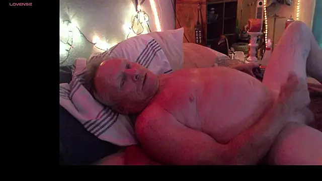 Pussyeat2please online show from 02.13.26