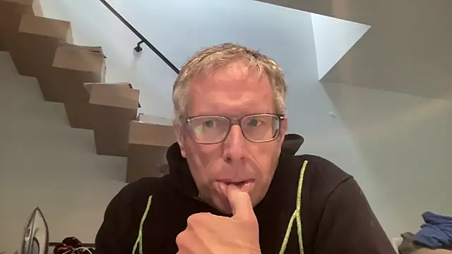 Snapshot of choupipat1 chatting on 12.03.25 choupipat1 online show from 12.03.25