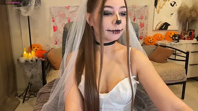 Yummy Jane online show from 10.27.25