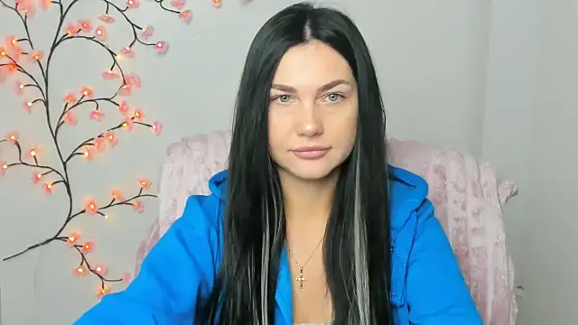 Lune Moon online show from 12.19.25