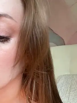 Rosie Holmes  online show from 09.21.25