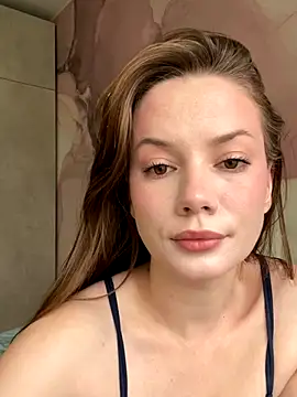 Rosie Holmes  online show from 09.26.25