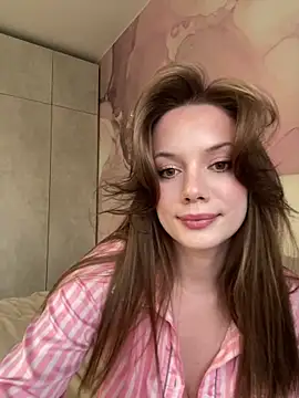 Rosie Holmes  online show from 10.04.25