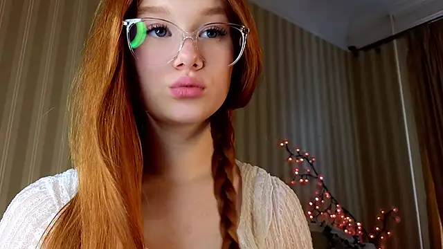 Snapshot of Juuulia_ chatting on 06.27.26 Juuulia online show from 06.27.26