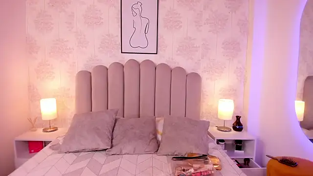 ShaynaHosk online show from 09.16.25