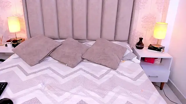ShaynaHosk online show from 06.11.26