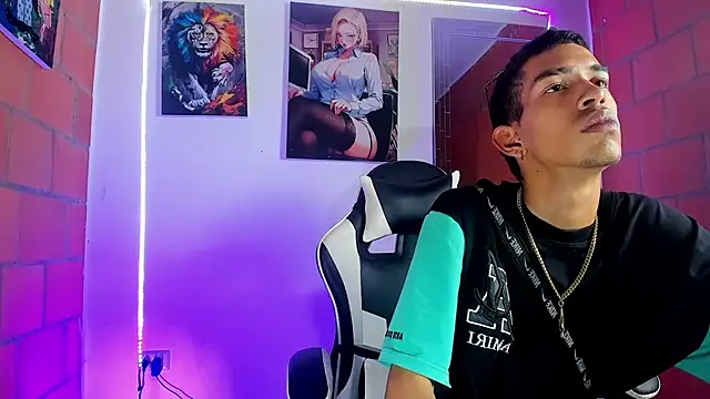 Snapshot of briamhoconor_xh chatting on 03.10.26 briamhoconor xh online show from 03.10.26