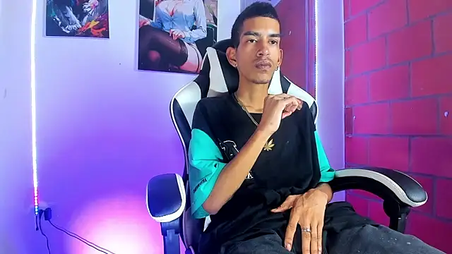 Snapshot of briamhoconor_xh chatting on 03.11.26 briamhoconor xh online show from 03.11.26