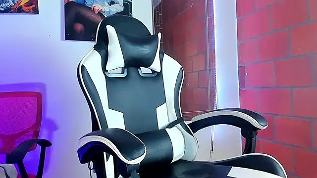 Snapshot of briamhoconor_xh chatting on 03.19.26 briamhoconor xh online show from 03.19.26