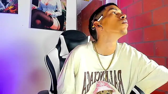 Snapshot of briamhoconor_xh chatting on 03.22.26 briamhoconor xh online show from 03.22.26