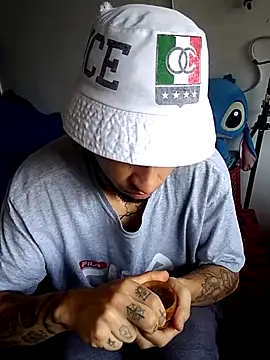 Snapshot of Tattoboy19cm chatting on 03.02.26 Tattoboy19cm online show from 03.02.26