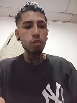 Snapshot of Tattoboy19cm chatting on 03.05.26 Tattoboy19cm online show from 03.05.26