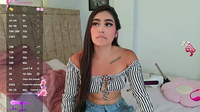 EmiilyEvans  online show from 08.05.26