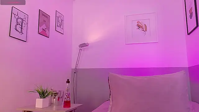 cutepetitee online show from 04.23.26