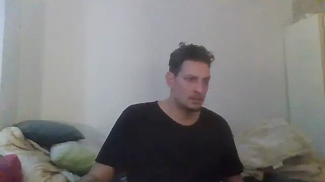 Snapshot of ARTANIS20 chatting on 12.19.25 ARTANIS20 online show from 12.19.25