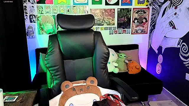 Yuhwan  online show from 11.25.25